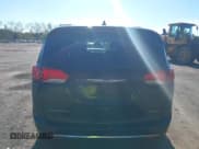 ✅ 2018 Chrysler Pacifica Limited • VIN: 2C4RC1GG5JR321465 • Lot: 43484376. Wystawiony na IAAI z przebiegiem 76 212 mil. Bezpłatny archiwum sprzedaży aukcyjnych z USA i szczegółowy raport historii pojazdu na DreamBid. Zdjęcie 16.