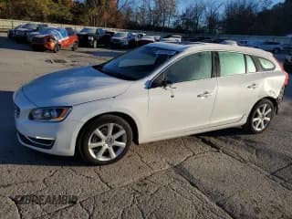 ✅ 2017 Volvo V60 Premier • VIN: YV140MSK6H1360218 • Лот: 90469595. Опубликован ранее на Copart с пробегом 60 702 миль. Бесплатный доступ к архиву аукционных продаж из США и подробный отчёт об истории автомобиля на DreamBid. Изображение 1.