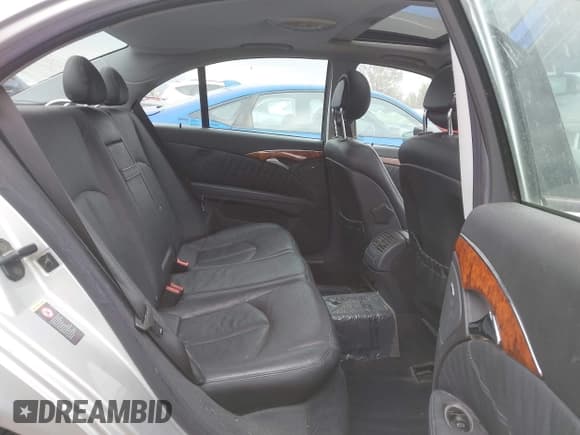 ✅ 2003 Mercedes-Benz E 320 • VIN: WDBUF65J83A264259 • Lot: 43325980. Wystawiony na IAAI z przebiegiem 105 071 mil. Bezpłatny archiwum sprzedaży aukcyjnych z USA i szczegółowy raport historii pojazdu na DreamBid. Zdjęcie 8.