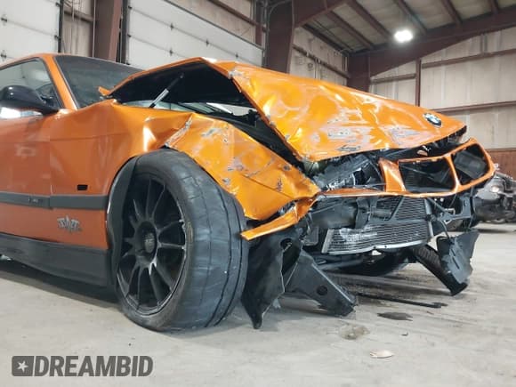 ✅ 1995 BMW 3 Series M3 • VIN: WBSBF9325SEH05225 • Lot: 42457845. Wystawiony na IAAI z przebiegiem 109 724 mil. Bezpłatny archiwum sprzedaży aukcyjnych z USA i szczegółowy raport historii pojazdu na DreamBid. Zdjęcie 6.