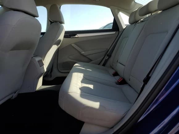 ✅ 2016 Volkswagen Passat S • VIN: 1VWAS7A33GC063700 • Lot: 83875555. Wystawiony na Copart z przebiegiem 61 907 mil. Bezpłatny archiwum sprzedaży aukcyjnych z USA i szczegółowy raport historii pojazdu na DreamBid. Zdjęcie 10.