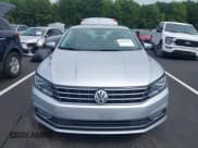 ✅ 2016 Volkswagen Passat SE • VIN: 1VWBS7A30GC061780 • Lot: 42963958. Wystawiony na IAAI z przebiegiem 87 364 mil. Bezpłatny archiwum sprzedaży aukcyjnych z USA i szczegółowy raport historii pojazdu na DreamBid. Zdjęcie 12.