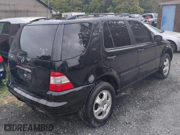 ✅ 2005 Mercedes-Benz M 350 • VIN: 4JGAB57E25A551055 • Lot: 82096755. Listed on Copart with 75,078 mi. Free auction sales archive from the USA and detailed vehicle history report at DreamBid. Image 4.