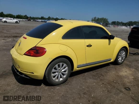 ✅ 2015 Volkswagen Beetle Fleet Edition • VIN: 3VWF17AT9FM635908 • Lot: 62085845. Listed on Copart with 78,056 mi. Free auction sales archive from the USA and detailed vehicle history report at DreamBid. Image 3.