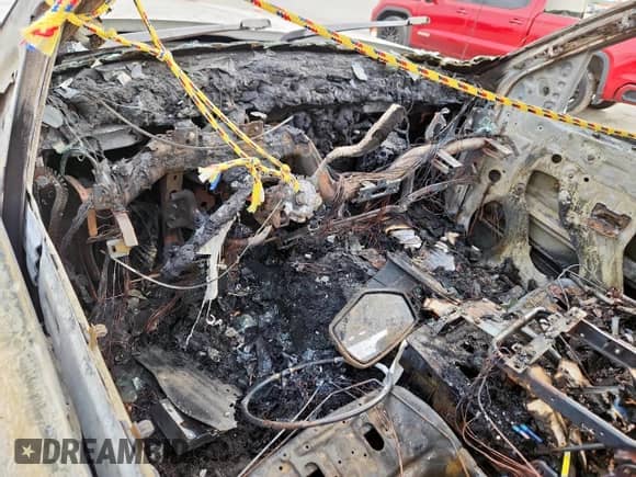 2014 Chevrolet Silverado 1500 LT с VIN 1GCNCREC1EZ324243, выставлен на аукционе Copart как лот 68464975 с пробегом Не указан миль и На запчасти • Non repairable. История ставок и продаж доступна на DreamBid. Изображение 8.