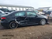 ✅ 2024 Toyota Corolla LE • VIN: 5YFB4MDE8RP180700 • Lot: 41591063. Wystawiony na IAAI z przebiegiem 21 614 mil. Bezpłatny archiwum sprzedaży aukcyjnych z USA i szczegółowy raport historii pojazdu na DreamBid. Zdjęcie 13.