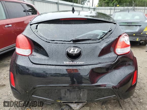 ✅ 2017 Hyundai Veloster • VIN: KMHTC6AD5HU317359 • Lot: 72613144. Wystawiony na Copart z przebiegiem 57 742 mil. Bezpłatny archiwum sprzedaży aukcyjnych z USA i szczegółowy raport historii pojazdu na DreamBid. Zdjęcie 6.