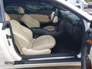 ✅ 2009 Mercedes-Benz CLK 350 • VIN: WDBTJ56H29F270151 • Lot: 43276485. Wystawiony na IAAI z przebiegiem 144 327 mil. Bezpłatny archiwum sprzedaży aukcyjnych z USA i szczegółowy raport historii pojazdu na DreamBid. Zdjęcie 5.