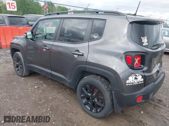 ✅ 2018 Jeep Renegade Latitude • VIN: ZACCJBBB1JPJ52673 • Lot: 42270587. Wystawiony na IAAI z przebiegiem 88 721 mil. Bezpłatny archiwum sprzedaży aukcyjnych z USA i szczegółowy raport historii pojazdu na DreamBid. Zdjęcie 3.