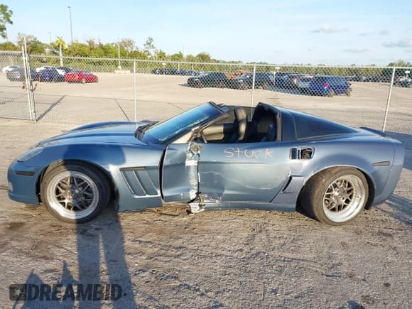 ✅ 2012 Chevrolet Corvette 1LT • VIN: 1G1YA2DW9C5103900 • Lot: 43733702. Wystawiony na IAAI z przebiegiem 71 072 mil. Bezpłatny archiwum sprzedaży aukcyjnych z USA i szczegółowy raport historii pojazdu na DreamBid. Zdjęcie 15.
