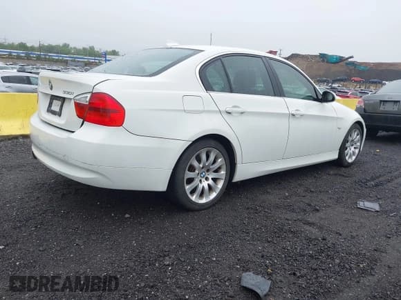 ✅ 2006 BMW 3 Series 330i • VIN: WBAVB33576KR75274 • Lot: 42199223. Listed on IAAI with 83,539 mi. Free auction sales archive from the USA and detailed vehicle history report at DreamBid. Image 4.