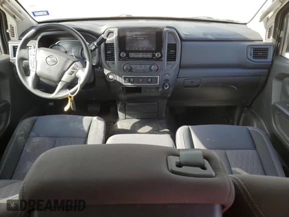 ✅ 2022 Nissan Titan S • VIN: 1N6AA1CE2NN106648 • Lot: 82563434. Wystawiony na Copart z przebiegiem 40 801 mil. Bezpłatny archiwum sprzedaży aukcyjnych z USA i szczegółowy raport historii pojazdu na DreamBid. Zdjęcie 8.