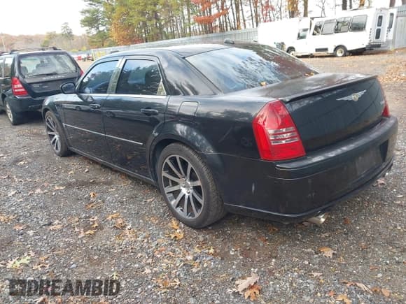 ✅ 2006 Chrysler 300 C SRT-8 • VIN: 2C3LA73W36H101173 • Lot: 43607991. Listed on IAAI with 181,823 mi. Free auction sales archive from the USA and detailed vehicle history report at DreamBid. Image 3.