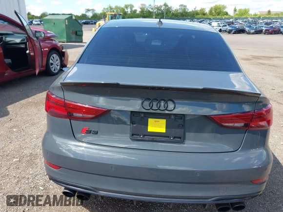 ✅ 2018 Audi S3 Premium Plus • VIN: WAUB1GFF8J1007023 • Lot: 42293430. Wystawiony na IAAI z przebiegiem 51 214 mil. Bezpłatny archiwum sprzedaży aukcyjnych z USA i szczegółowy raport historii pojazdu na DreamBid. Zdjęcie 16.