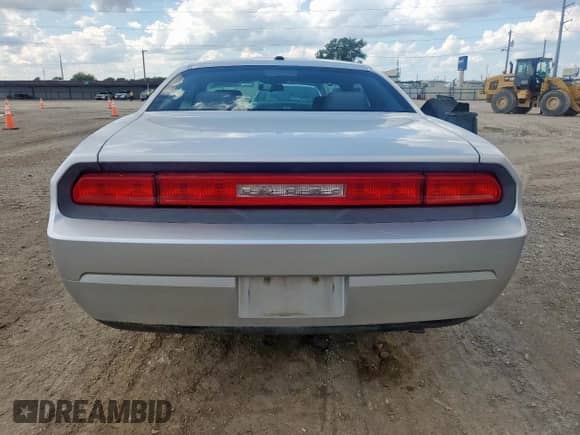 2010 Dodge Challenger SE с VIN 2B3CJ4DV2AH323214, выставлен на аукционе Copart как лот 83939675 с пробегом 178 492 миль миль и Списание • Salvage title. История ставок и продаж доступна на DreamBid. Изображение 6.