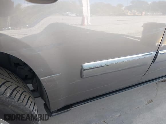 ✅ 2011 Chevrolet Tahoe LTZ • VIN: 1GNSCCE09BR333023 • Lot: 43085215. Listed on IAAI with 165,616 mi. Free auction sales archive from the USA and detailed vehicle history report at DreamBid. Image 18.