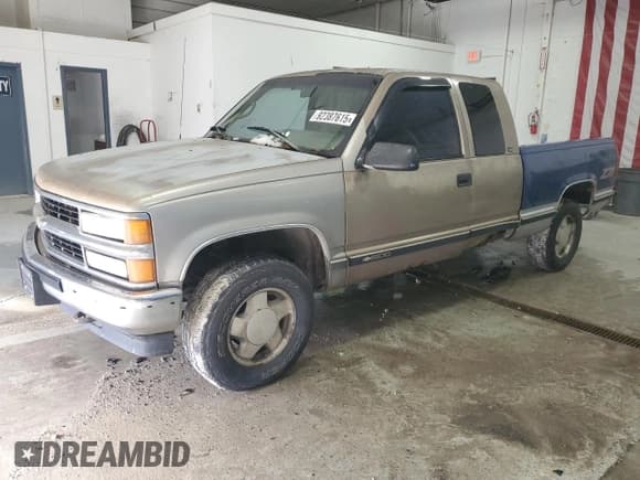 ✅ 1996 Chevrolet Silverado 1500 • VIN: 2GCEK19R4T1172032 • Лот: 92387615. Опубликован ранее на Copart с пробегом 313 856 миль. Бесплатный доступ к архиву аукционных продаж из США и подробный отчёт об истории автомобиля на DreamBid. Изображение 1.