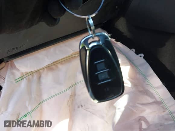 2018 Chevrolet Malibu LT z VIN 1G1ZD5ST9JF187469, wystawiony jako IAAI lot #43236407 z przebiegiem 228 997 mil mil oraz . Historia ofert i sprzedaży dostępna na DreamBid. Obrazek 11.