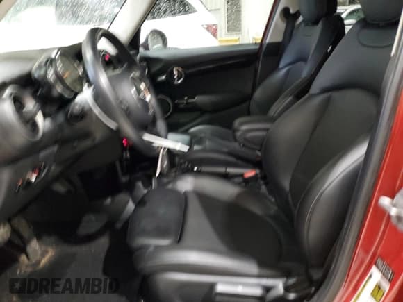 ✅ 2015 MINI Hardtop 4 Door S • VIN: WMWXU3C55F2B57368 • Lot: 58439475. Wystawiony na Copart z przebiegiem 107 860 mil. Bezpłatny archiwum sprzedaży aukcyjnych z USA i szczegółowy raport historii pojazdu na DreamBid. Zdjęcie 7.