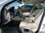 ✅ 2015 Jaguar XJ • VIN: SAJWA1CZ5F8V83202 • Лот: 81262335. Опубликован ранее на Copart с пробегом 77 333 миль. Бесплатный доступ к архиву аукционных продаж из США и подробный отчёт об истории автомобиля на DreamBid. Изображение 7.