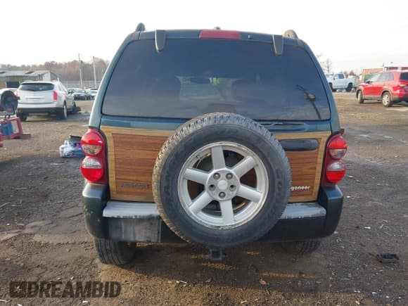 ✅ 2005 Jeep Liberty Limited • VIN: 1J8GL58KX5W617931 • Lot: 43758898. Listed on IAAI with 208,358 mi. Free auction sales archive from the USA and detailed vehicle history report at DreamBid. Image 17.