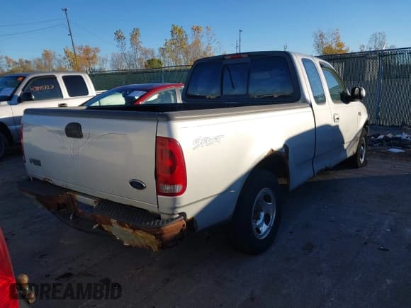 ✅ 2003 Ford F-150 XL • VIN: 1FTRX17253NA52697 • Lot: 43562460. Wystawiony na IAAI z przebiegiem 160 805 mil. Bezpłatny archiwum sprzedaży aukcyjnych z USA i szczegółowy raport historii pojazdu na DreamBid. Zdjęcie 4.