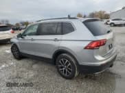 ✅ 2020 Volkswagen Tiguan SE • VIN: 3VV2B7AXXLM027460 • Lot: 92386305. Wystawiony na Copart z przebiegiem 94 422 mil. Bezpłatny archiwum sprzedaży aukcyjnych z USA i szczegółowy raport historii pojazdu na DreamBid. Zdjęcie 2.