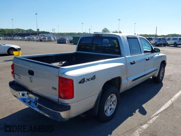 ✅ 2005 Dodge Dakota SLT • VIN: 1D7HW48N05S177433 • Lot: 43024048. Listed on IAAI with 141,066 mi. Free auction sales archive from the USA and detailed vehicle history report at DreamBid. Image 4.