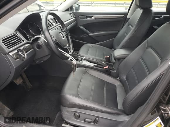 ✅ 2016 Volkswagen Passat SE • VIN: 1VWBS7A36GC056650 • Lot: 85354355. Wystawiony na Copart z przebiegiem 41 191 mil. Bezpłatny archiwum sprzedaży aukcyjnych z USA i szczegółowy raport historii pojazdu na DreamBid. Zdjęcie 7.