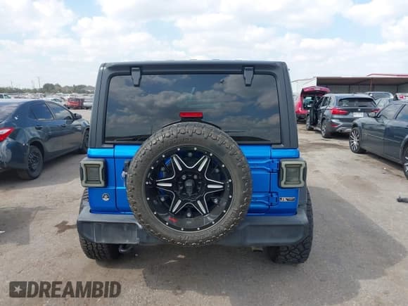 ✅ 2021 Jeep Wrangler Unlimited Sport Altitude • VIN: 1C4HJXDN1MW717458 • Lot: 43409535. Listed on IAAI with Not provided. Free auction sales archive from the USA and detailed vehicle history report at DreamBid. Image 16.
