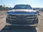 ✅ 2025 GMC Sierra 1500 SLT • VIN: 1GTPHDED2SZ317707 • Лот: 43613338. Опубликован ранее на IAAI с пробегом 11 726 миль. Бесплатный доступ к архиву аукционных продаж из США и подробный отчёт об истории автомобиля на DreamBid. Изображение 12.