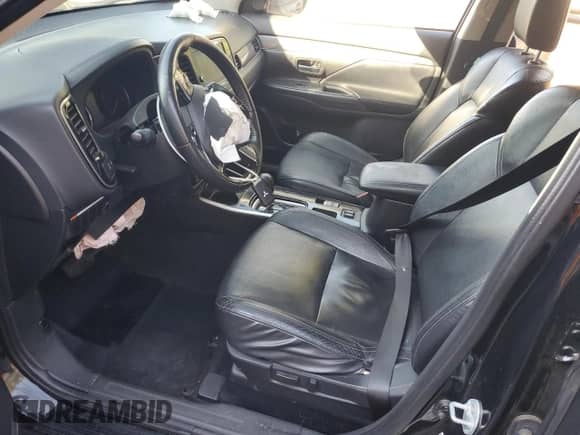 2019 Mitsubishi Outlander SE with VIN JA4AD3A35KZ027772, listed as a Copart auction lot 81328275 with 107,947 mi miles and Salvage title. Bid and sale history available at DreamBid. Image 7.