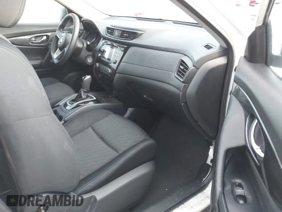 ✅ 2017 Nissan Rogue SV • VIN: KNMAT2MV5HP565781 • Lot: 43785339. Wystawiony na IAAI z przebiegiem 285 430 mil. Bezpłatny archiwum sprzedaży aukcyjnych z USA i szczegółowy raport historii pojazdu na DreamBid. Zdjęcie 5.