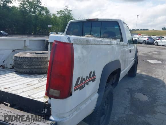 1998 Chevrolet Silverado 3500 с VIN 1GCHK34R2WZ276482, выставлен на аукционе IAAI как лот 42879381 с пробегом 189 101 миль миль и . История ставок и продаж доступна на DreamBid. Изображение 12.