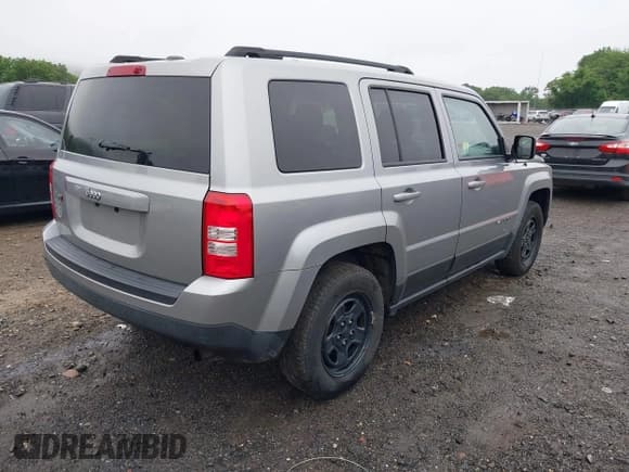 ✅ 2016 Jeep Patriot Sport • VIN: 1C4NJPBB0GD800486 • Лот: 42532852. Опубликован ранее на IAAI с пробегом 204 071 миль. Бесплатный доступ к архиву аукционных продаж из США и подробный отчёт об истории автомобиля на DreamBid. Изображение 4.