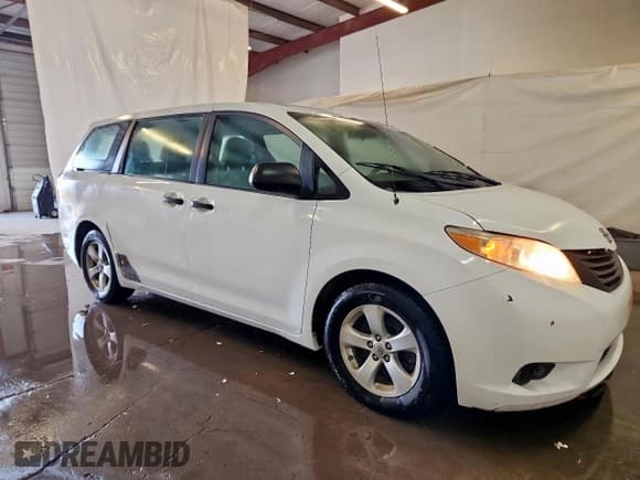 ✅ 2013 Toyota Sienna L • VIN: 5TDZK3DC6DS349996 • Lot: 92721005. Listed on Copart with 131,682 mi. Free auction sales archive from the USA and detailed vehicle history report at DreamBid. Image 4.