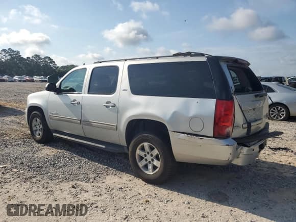 ✅ 2010 GMC Yukon XL SLT • VIN: 1GKUKKE3XAR207586 • Лот: 56592495. Опубликован ранее на Copart с пробегом 208 697 миль. Бесплатный доступ к архиву аукционных продаж из США и подробный отчёт об истории автомобиля на DreamBid. Изображение 2.
