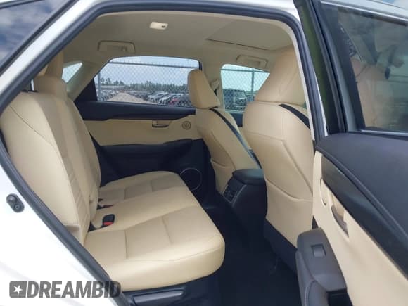 ✅ 2015 Lexus NX 300h • VIN: JTJBJRBZ7F2014607 • Lot: 42046511. Wystawiony na IAAI z przebiegiem 120 408 mil. Bezpłatny archiwum sprzedaży aukcyjnych z USA i szczegółowy raport historii pojazdu na DreamBid. Zdjęcie 8.