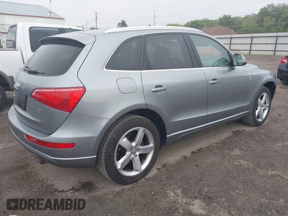 ✅ 2009 Audi Q5 Premium Plus • VIN: WA1KK78RX9A048167 • Лот: 42292621. Опубликован ранее на IAAI с пробегом 120 768 миль. Бесплатный доступ к архиву аукционных продаж из США и подробный отчёт об истории автомобиля на DreamBid. Изображение 4.