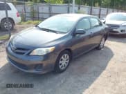 ✅ 2013 Toyota Corolla LE • VIN: 5YFBU4EE8DP088106 • Lot: 43141375. Wystawiony na IAAI z przebiegiem 119 015 mil. Bezpłatny archiwum sprzedaży aukcyjnych z USA i szczegółowy raport historii pojazdu na DreamBid. Zdjęcie 2.