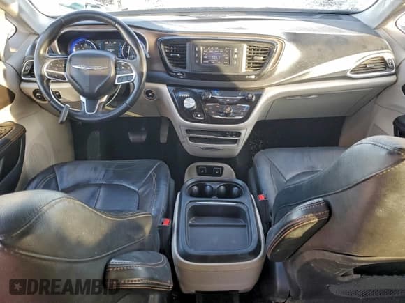 ✅ 2017 Chrysler Pacifica Touring L • VIN: 2C4RC1BG0HR627314 • Лот: 94179025. Опубликован ранее на Copart с пробегом 122 689 миль. Бесплатный доступ к архиву аукционных продаж из США и подробный отчёт об истории автомобиля на DreamBid. Изображение 8.