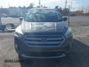 ✅ 2017 Ford Escape SE • VIN: 1FMCU9GD6HUB87002 • Lot: 41692708. Wystawiony na IAAI z przebiegiem 112 093 mil. Bezpłatny archiwum sprzedaży aukcyjnych z USA i szczegółowy raport historii pojazdu na DreamBid. Zdjęcie 13.
