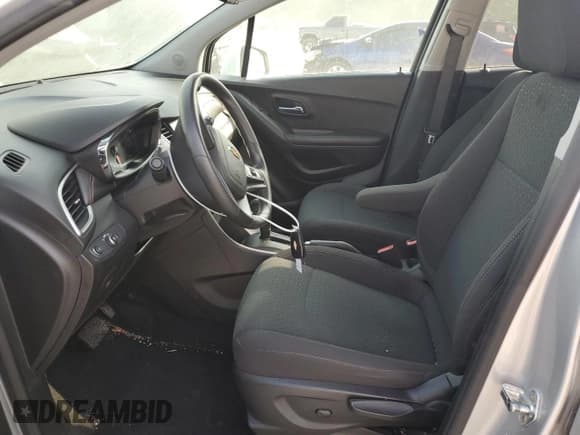 ✅ 2021 Chevrolet Trax LS • VIN: KL7CJKSB3MB308002 • Лот: 55124015. Опубликован ранее на Copart с пробегом 31 666 миль. Бесплатный доступ к архиву аукционных продаж из США и подробный отчёт об истории автомобиля на DreamBid. Изображение 7.