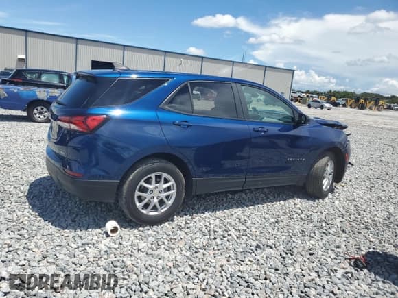 ✅ 2022 Chevrolet Equinox LS • VIN: 3GNAXSEV8NS235902 • Lot: 69898105. Wystawiony na Copart z przebiegiem 29 581 mil. Bezpłatny archiwum sprzedaży aukcyjnych z USA i szczegółowy raport historii pojazdu na DreamBid. Zdjęcie 3.