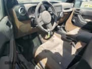 ✅ 2012 Jeep Wrangler Sahara • VIN: 1C4AJWBG1CL216425 • Lot: 48377825. Wystawiony na Copart z przebiegiem 99 649 mil. Bezpłatny archiwum sprzedaży aukcyjnych z USA i szczegółowy raport historii pojazdu na DreamBid. Zdjęcie 8.