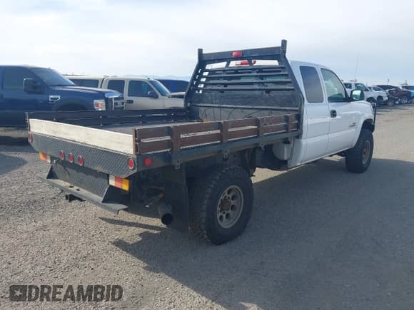 ✅ 2006 Chevrolet Silverado 2500HD • VIN: 1GBHK29D06E190302 • Lot: 43512806. Wystawiony na IAAI z przebiegiem 186 114 mil. Bezpłatny archiwum sprzedaży aukcyjnych z USA i szczegółowy raport historii pojazdu na DreamBid. Zdjęcie 4.