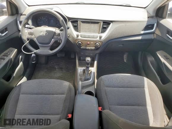 2020 Hyundai Accent Limited z VIN 3KPC34A61LE120724, wystawiony jako Copart lot #60055465 z przebiegiem 71 687 mil mil oraz Czysty tytuł • Clean title. Historia ofert i sprzedaży dostępna na DreamBid. Obrazek 8.