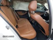 ✅ 2015 BMW 3 Series 328i xDrive • VIN: WBA3G7C50FK296818 • Lot: 83864145. Wystawiony na Copart z przebiegiem 72 887 mil. Bezpłatny archiwum sprzedaży aukcyjnych z USA i szczegółowy raport historii pojazdu na DreamBid. Zdjęcie 11.