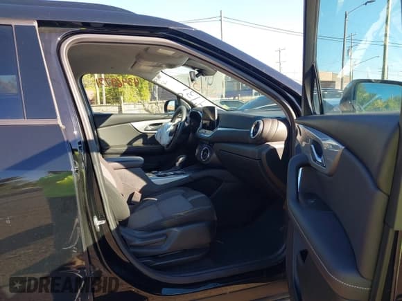 ✅ 2023 Chevrolet Blazer LT • VIN: 3GNKBCR4XPS117895 • Lot: 43469731. Listed on IAAI with 33,196 mi. Free auction sales archive from the USA and detailed vehicle history report at DreamBid. Image 5.