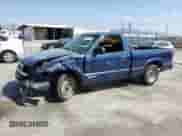 2001 Chevrolet S-10 z VIN 1GCCS14501K166124, wystawiony jako Copart lot #84282665 z przebiegiem 172 996 mil mil oraz Szkoda całkowita • Salvage title. Historia ofert i sprzedaży dostępna na DreamBid. Obrazek 1.